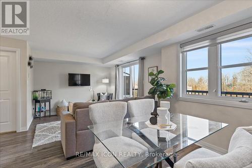 21D - 1989 Ottawa Street S, Kitchener, ON - Indoor Photo Showing Living Room