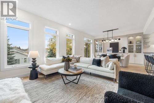 83 Dunnigan Drive, Kitchener, ON - Indoor Photo Showing Living Room