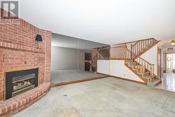 Large Living Room with fireplace - 