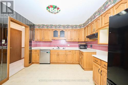 Spacious Eat in Kitchen - 20 - 2720 Mewburn Road, Niagara Falls (Casey), ON - Indoor Photo Showing Kitchen