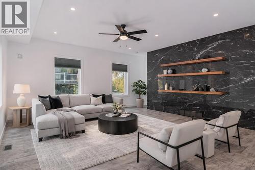 2690 Monte Christo Street, Rossland, BC - Indoor Photo Showing Living Room
