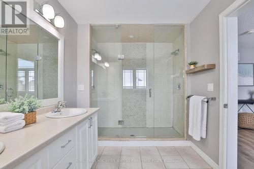 15 Cutts Crescent, Hamilton, ON - Indoor Photo Showing Bathroom