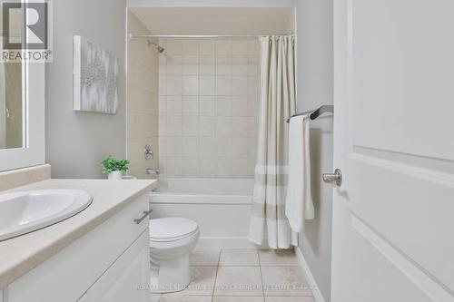 15 Cutts Crescent, Hamilton, ON - Indoor Photo Showing Bathroom