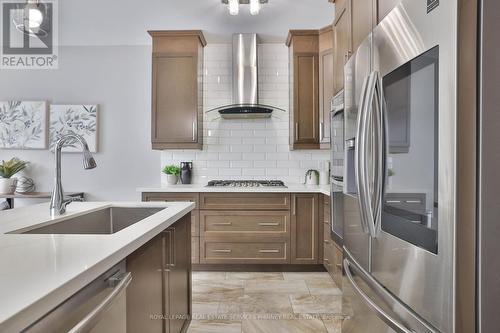 15 Cutts Crescent, Hamilton, ON - Indoor Photo Showing Kitchen With Upgraded Kitchen