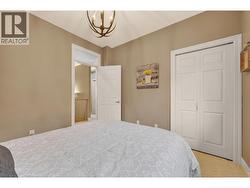 Second bedroom on the main floor - 