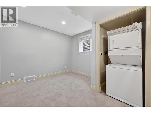 Inlaw suite bedroom - 867 Steele Road, Kelowna, BC - Indoor Photo Showing Laundry Room