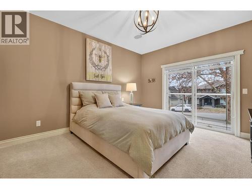 Primary bedroom - 867 Steele Road, Kelowna, BC - Indoor Photo Showing Bedroom