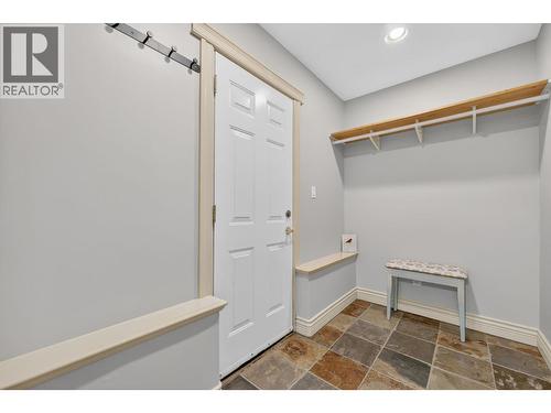 In-law suite Entry - 867 Steele Road, Kelowna, BC - Indoor