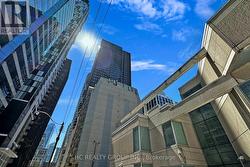 608 - 238 SIMCOE STREET W  Toronto, ON M5T 3B9