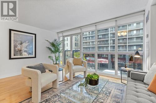 Amazing light with a Juliet balcony! - 328 - 25 Carlton Street, Toronto, ON - Indoor Photo Showing Living Room