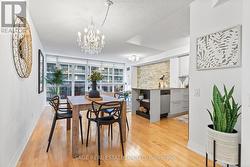 Huge Dining Room for entertaining! - 