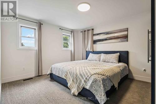 1430 Palmetto Drive, Oshawa, ON - Indoor Photo Showing Bedroom