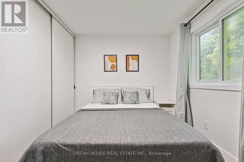 1430 Palmetto Drive, Oshawa, ON - Indoor Photo Showing Bedroom