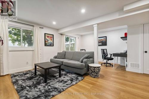 1430 Palmetto Drive, Oshawa, ON - Indoor Photo Showing Living Room