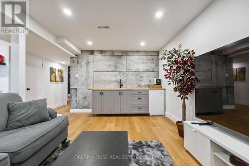 1430 Palmetto Drive, Oshawa, ON - Indoor