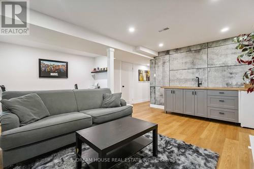 1430 Palmetto Drive, Oshawa, ON - Indoor Photo Showing Living Room