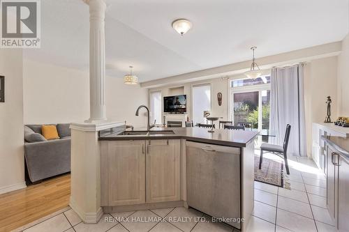 60 Cider Crescent, Richmond Hill, ON - Indoor Photo Showing Kitchen With Double Sink