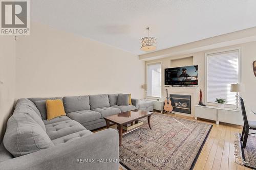 60 Cider Crescent, Richmond Hill, ON - Indoor Photo Showing Living Room With Fireplace