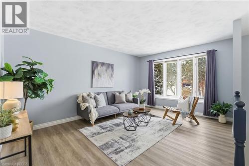 126 Aspen Street, Paris, ON - Indoor Photo Showing Living Room
