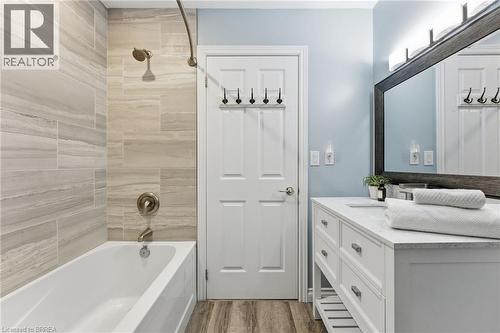 126 Aspen Street, Paris, ON - Indoor Photo Showing Bathroom