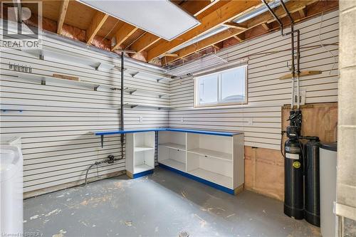 126 Aspen Street, Paris, ON - Indoor Photo Showing Garage