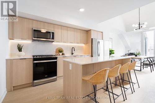 611 - 31 Huron Street, Collingwood, ON - Indoor Photo Showing Kitchen With Upgraded Kitchen