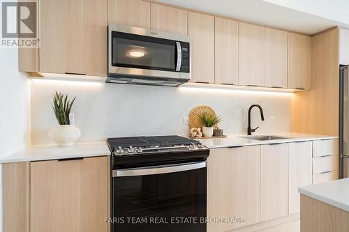 611 - 31 Huron Street, Collingwood, ON - Indoor Photo Showing Kitchen