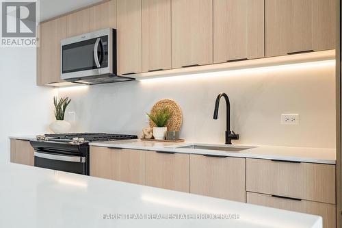 611 - 31 Huron Street, Collingwood, ON - Indoor Photo Showing Kitchen