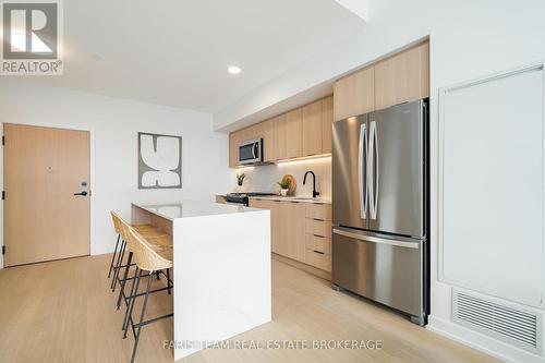 611 - 31 Huron Street, Collingwood, ON - Indoor Photo Showing Kitchen