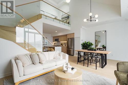611 - 31 Huron Street, Collingwood, ON - Indoor Photo Showing Living Room