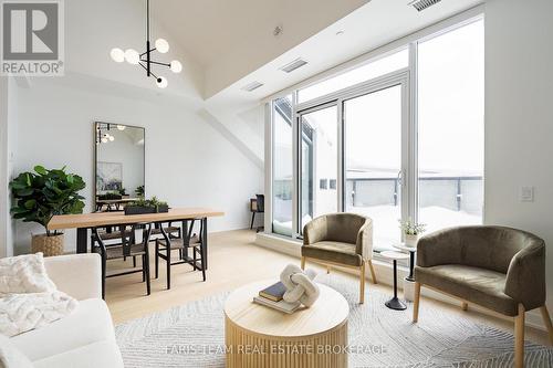 611 - 31 Huron Street, Collingwood, ON - Indoor Photo Showing Living Room