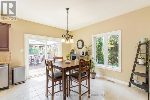 64 Red Oak Crescent, Oro-Medonte, ON - Indoor Photo Showing Dining Room