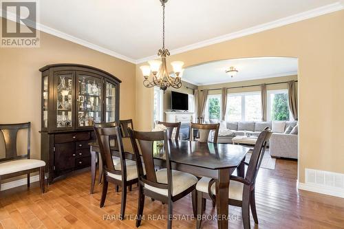 64 Red Oak Crescent, Oro-Medonte, ON - Indoor Photo Showing Dining Room