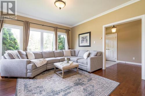 64 Red Oak Crescent, Oro-Medonte, ON - Indoor Photo Showing Living Room