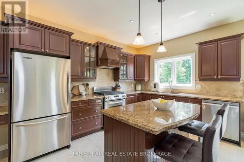 64 Red Oak Crescent, Oro-Medonte, ON - Indoor Photo Showing Kitchen With Upgraded Kitchen