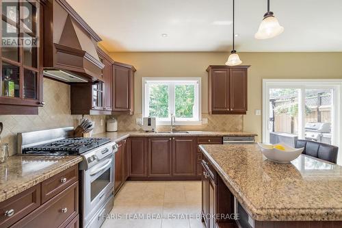 64 Red Oak Crescent, Oro-Medonte, ON - Indoor Photo Showing Kitchen