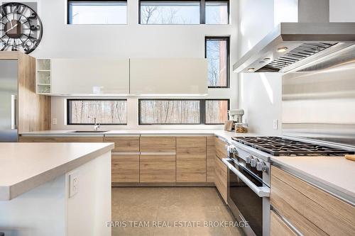 3870 Darling Island Road, Severn, ON - Indoor Photo Showing Kitchen