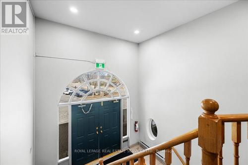 200 - 414 North Service Road E, Oakville, ON 