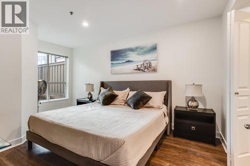 1099 Sunset Drive Unit# 123, Kelowna, BC - Indoor Photo Showing Bedroom