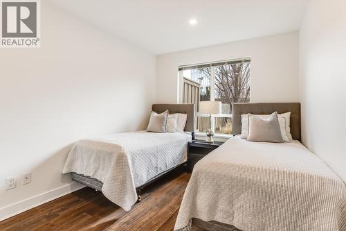 1099 Sunset Drive Unit# 123, Kelowna, BC - Indoor Photo Showing Bedroom