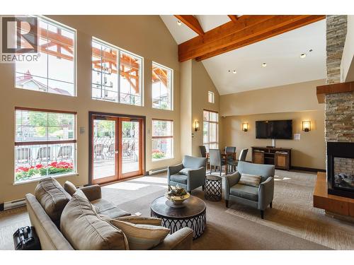1099 Sunset Drive Unit# 123, Kelowna, BC - Indoor Photo Showing Living Room With Fireplace