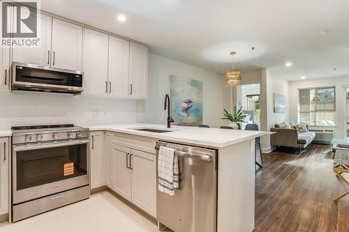 1099 Sunset Drive Unit# 123, Kelowna, BC - Indoor Photo Showing Kitchen