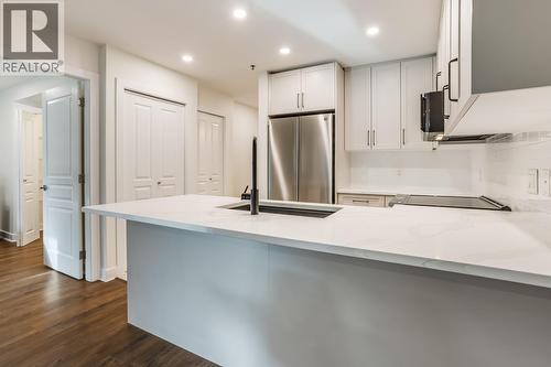 1099 Sunset Drive Unit# 123, Kelowna, BC - Indoor Photo Showing Kitchen