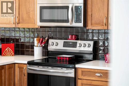 345 Prestwick Terrace Se, Calgary, AB - Indoor Photo Showing Kitchen