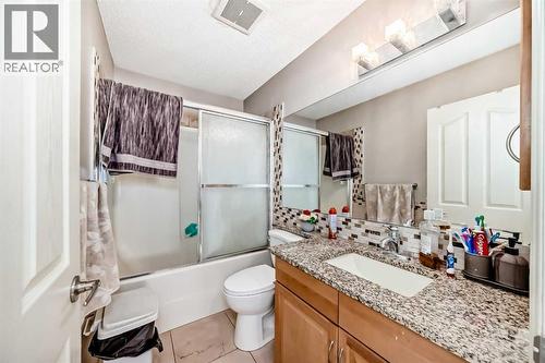 2468 Kingsland View Se, Airdrie, AB - Indoor Photo Showing Bathroom