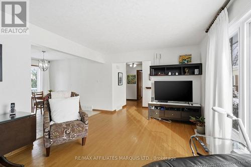 1340 Marc Street, Cornwall, ON - Indoor Photo Showing Living Room
