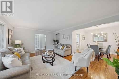 172 Allanford Road, Toronto, ON - Indoor Photo Showing Living Room