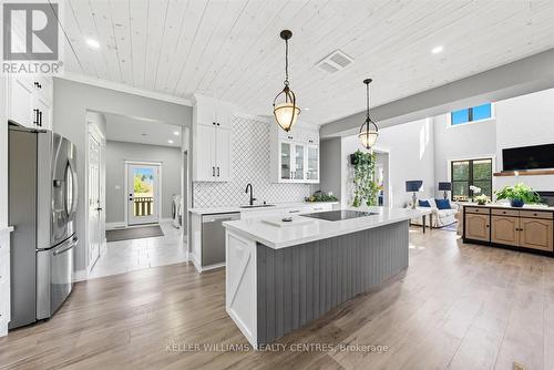 11601 Concession 3 Road, Uxbridge, ON - Indoor Photo Showing Kitchen With Upgraded Kitchen