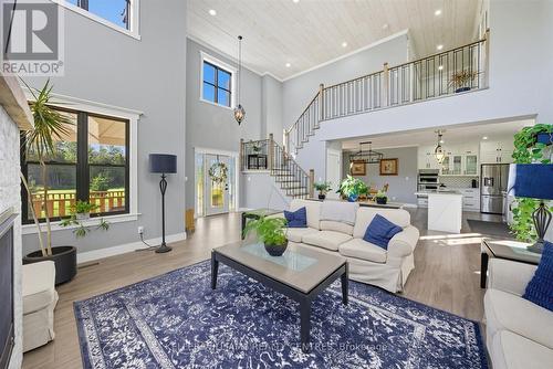 11601 Concession 3 Road, Uxbridge, ON - Indoor Photo Showing Living Room