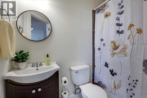 97 Piper Close, Blackfalds, AB - Indoor Photo Showing Bathroom